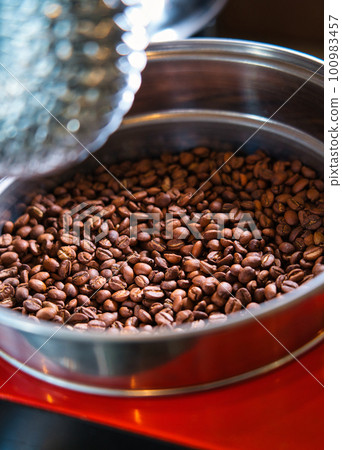Roasted coffee beans Roasted coffee beans 100983457