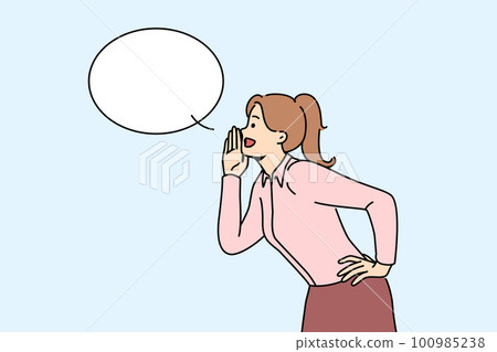 Woman with speech bubble make announcement  100985238