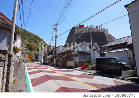 Sotobo Kuroshio Line and Inari Daimyojin on the Cliff [Minamiboso City, Chiba Prefecture, Wadaura] 100986773