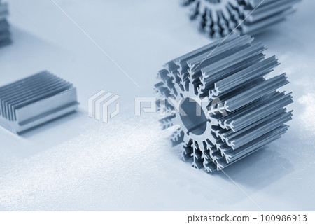 The circular shape of aluminum heat sink profile. 100986913