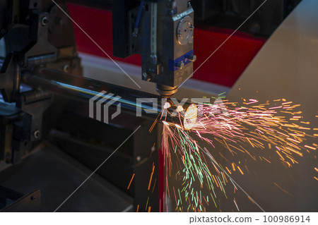 Close up scene the fiber laser cutting machine cutting  machine cut the stainless steel tube. 100986914