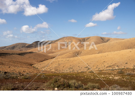 Mountains in the central Fuerteventura, Spain 100987480