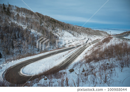 Winter serpentines road in Belokurikha Winter serpentines road in Belokurikha 100988044