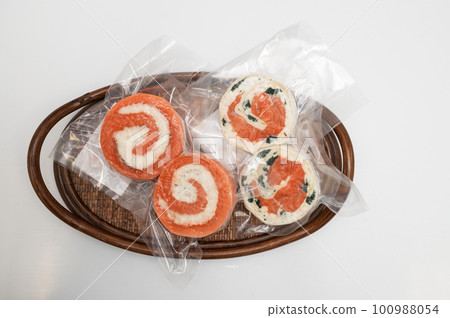 Salmon roll with mozzarella Salmon roll with mozzarella 100988054