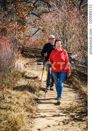 Senior couple hiking 100989131