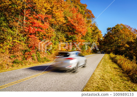 Driving on Blue Ridge Parkway 100989133