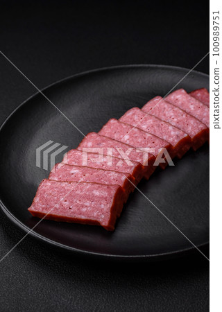 Delicious fresh sausage salami with salt, tomatoes and spices Delicious fresh sausage salami with salt, tomatoes and spices 100989751