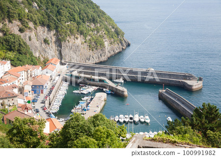 Elantxobe harbour and settlement top view, Spain 100991982