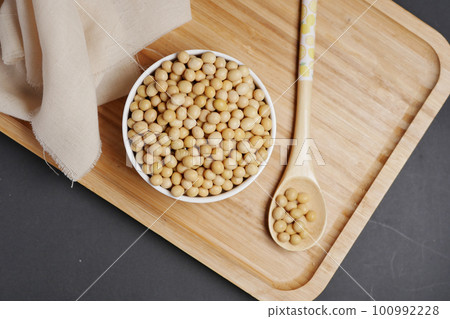 close up of Raw soy bean seed  100992228