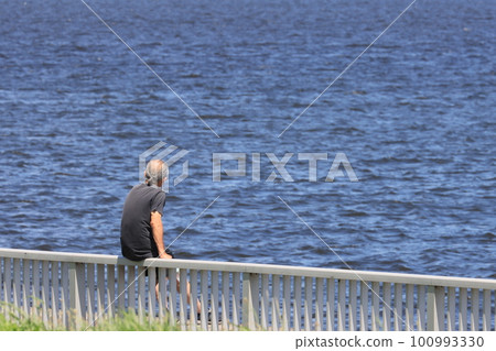 看海的男人 100993330