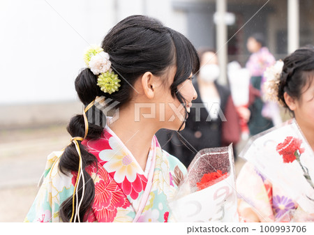 An elementary school girl who attends an elementary school graduation ceremony wearing a sword An elementary school girl who attends an elementary school graduation ceremony wearing a sword 100993706