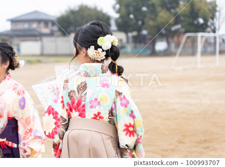 An elementary school girl who attends an elementary school graduation ceremony wearing a sword An elementary school girl who attends an elementary school graduation ceremony wearing a sword 100993707