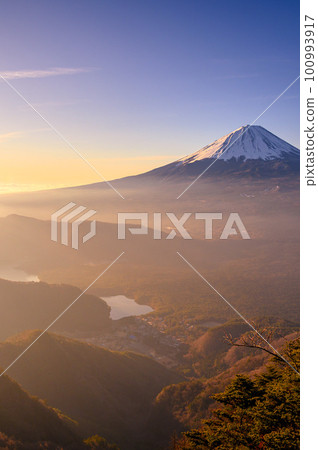 （山梨縣）大嶽山觀察/富士山被晨光染成的絕景 100993917