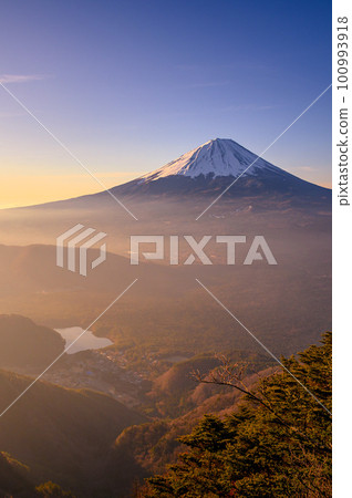 （山梨縣）大嶽山觀察/富士山被晨光染成的絕景 100993918