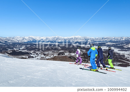 山形赤倉溫泉滑雪場和滑雪者 100994402