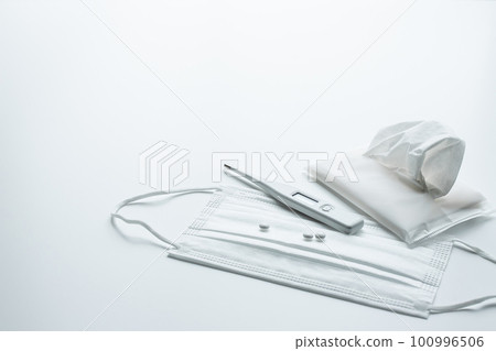Thermometer, medicine and mask Cold and sick image material Thermometer, medicine and mask Cold and sick image material 100996506