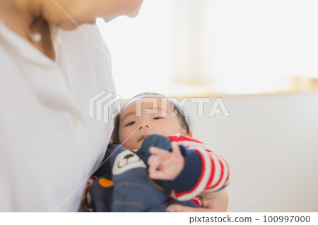 Woman holding a baby 100997000