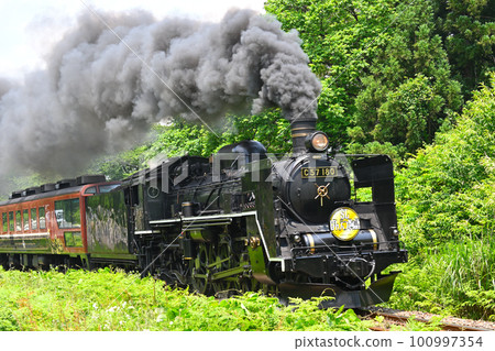 JR East Ban'etsu West Line SL Ban-etsu Monogatari Go front IN Shinryoku 100997354