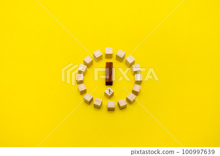 Wood cube yellow background mark with a three-dimensional exclamation mark in a round circle 100997639
