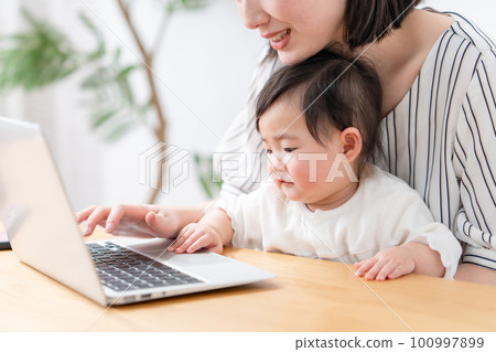 Laptop baby and mother Laptop baby and mother 100997899