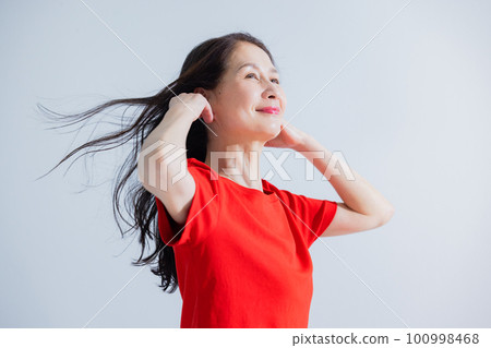 Senior woman hair care image Senior woman hair care image 100998468