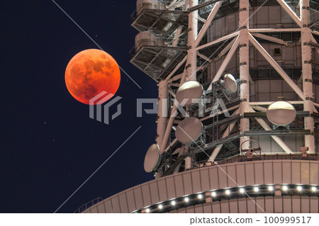 《東京》月全食和晴空塔・2022年11月8日 100999517