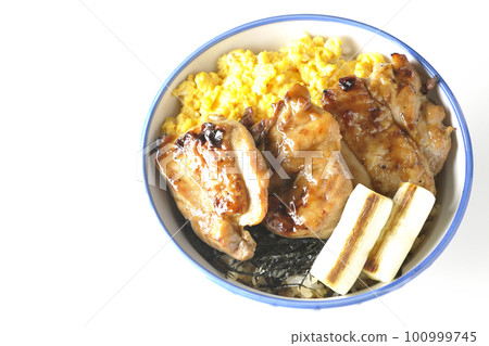 Teriyaki chicken bowl topped with soboro egg, grilled green onion and chopped seaweed together with a white background shot from above 100999745