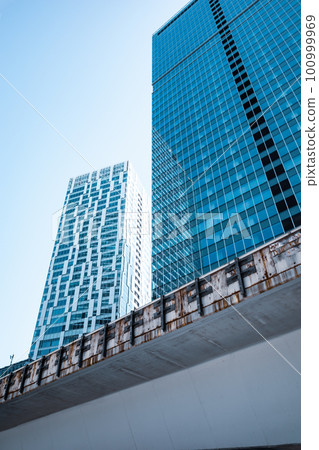 首都高速3號澀谷站西口外牆施工中的改造 2023.03 d-4 冷淺色 100999969