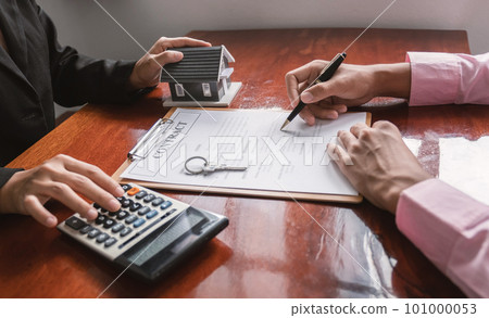 Hand signing on contract after the real estate agent explains the business contract, Hand signing on contract after the real estate agent explains the business contract, 101000053