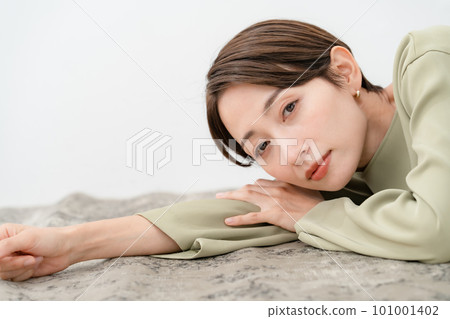 一位女士睡著了 101001402