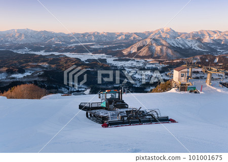 Yamagata Akakura Onsen Ski Resort Sunset Slope Maintenance 101001675