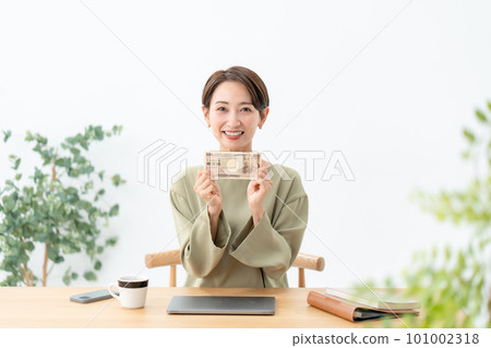 女人金錢微笑 101002318