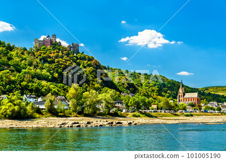 Schoenburg Castle and Church on the Rhine riverside in Oberwesel, Germany 101005190