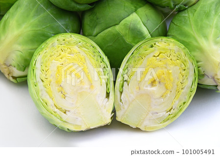 cut brussels sprouts 101005491