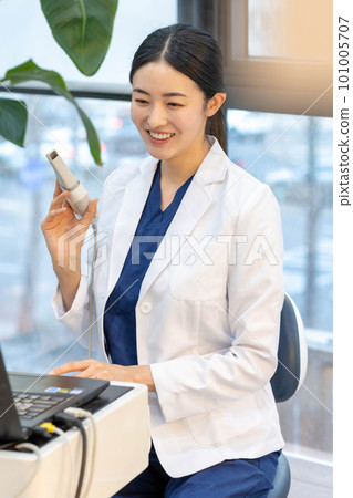 young woman doctor health hospital young woman doctor health hospital 101005707