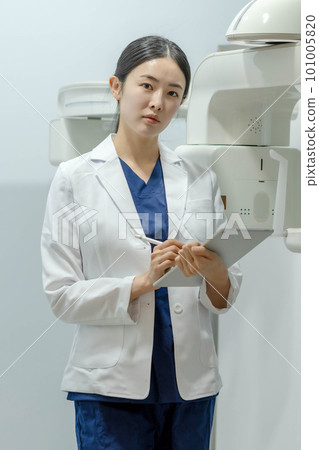 young woman doctor health hospital 101005820