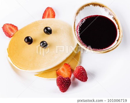 one pancake with strawberries and raspberries one pancake with strawberries and raspberries 101006719