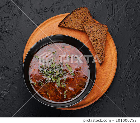 Traditional Ukrainian red soup borsch with slices of bread 101006752