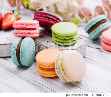 French macaroons. coffee, chocolate, vanilla and raspberry macaroons 101007292