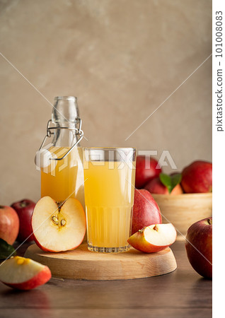 Apple juice drink with fresh red apples, wooden background 101008083