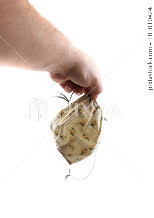 homemade czech respirator against coronavirus 101010424