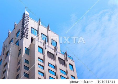 藍天映襯下的建築 101011834