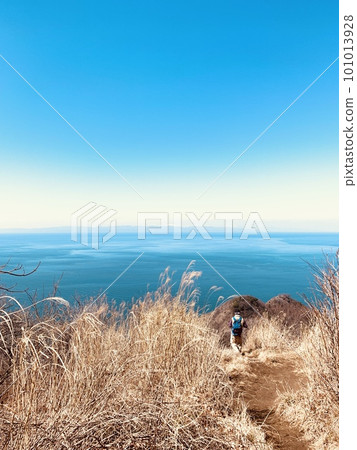 The sea seen from the top of the mountain The sea seen from the top of the mountain 101013928