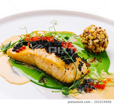 fried salmon with red and black caviar 101014409
