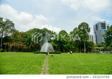 Scenery of a very beautiful garden fountain in the Reunification Palace in Ho Chi Minh City, Vietnam 101014789