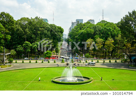 越南胡志明市統一宮一個非常美麗的花園噴泉的風景 101014794