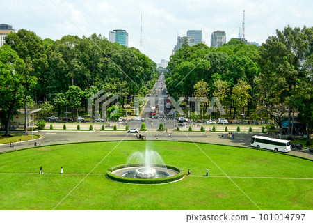 越南胡志明市統一宮一個非常美麗的花園噴泉的風景 101014797