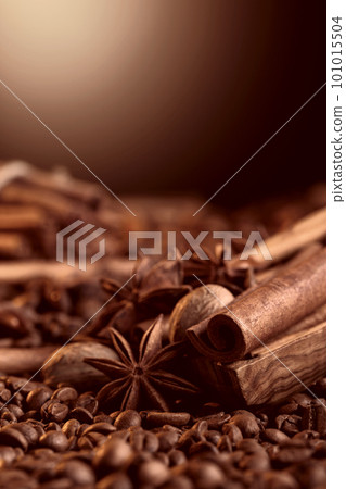Roasted coffee beans with cinnamon sticks, anise, and nutmeg. 101015504