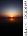 4 月的鄉村夕陽（富山縣出水市） 101016166