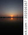 4 月的鄉村夕陽（富山縣出水市） 101016167